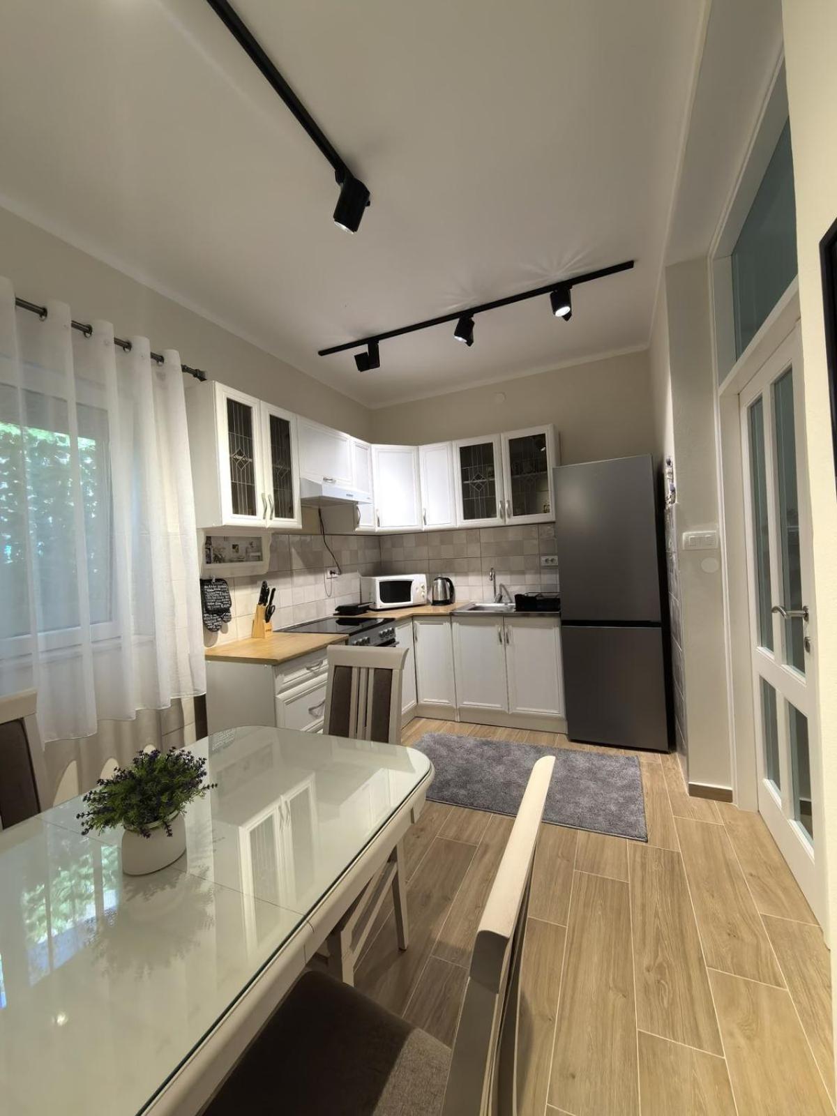 Sunny Hill - Parking - Fenced Garden - Luxury Loft Apartment Kotor Ngoại thất bức ảnh